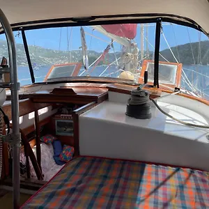 https://stthomas-all-inclusive-bed-and-breakfast.comcaribbean.com